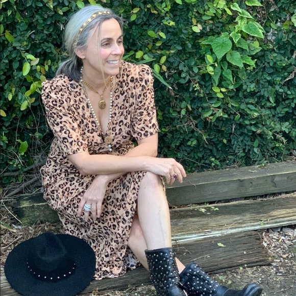 Meet your Posher, Elise - Picture 1 of 7